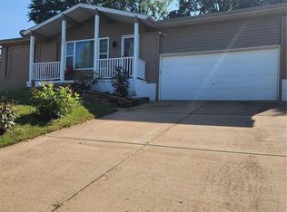 1804 W Hawthorne St, Pacific, MO 63069