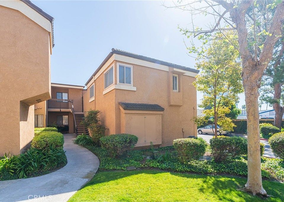 1st image of 7911 Woodlake Dr Unit 77