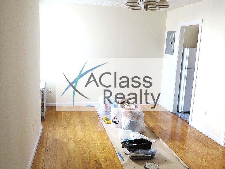 2nd image of 2718 23rd St APT 3F