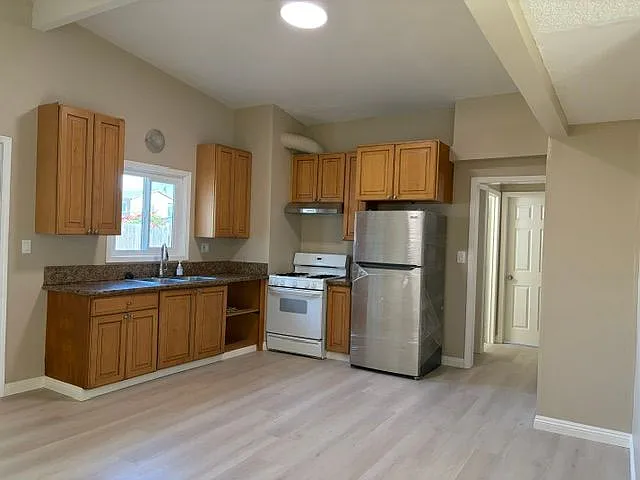 1782 Bainbridge St — Photo 2