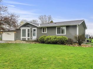1009 Robincrest Ln, Elkhorn, WI 53121
