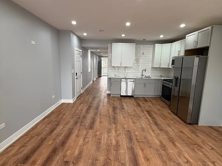 4907 W Walton St #2 — Photo 4