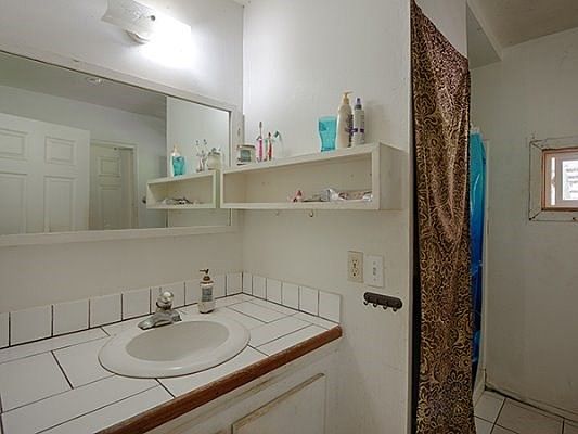 5th image of 16-1460 40th St