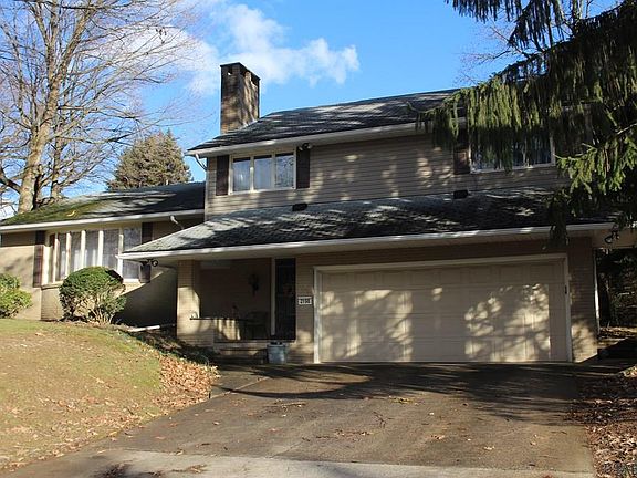 3rd image of 2198 Woodcrest Dr