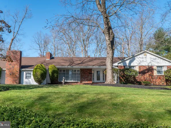 1192 Paterson Dr, Vineland, NJ 08361