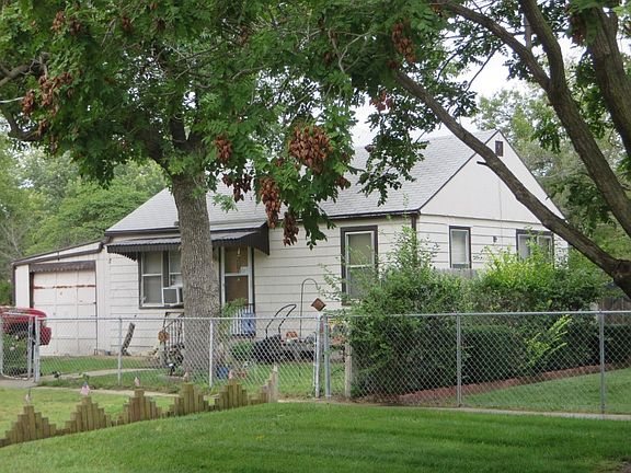 3rd image of 1128 E Avenue C