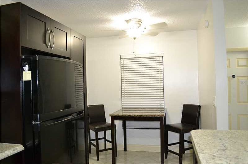 2nd image of 5489 Courtyard Dr