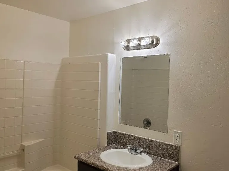 643 R St — Photo 7
