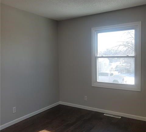 3rd image of 4032 Lawn Ave