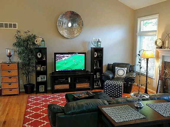 3rd image of 165 Liza Ln