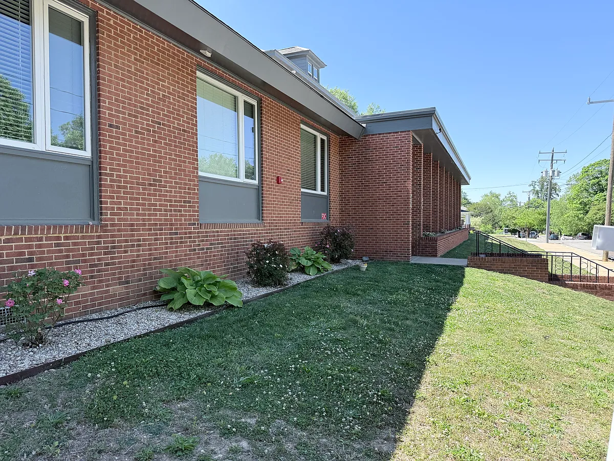 Building Photo - 310 W 31st St #118