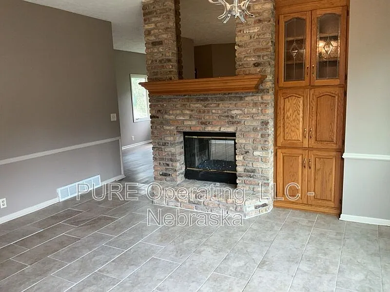 4 bed, 3.0 bath, 2529 sqft, $2,650 — Photo 3
