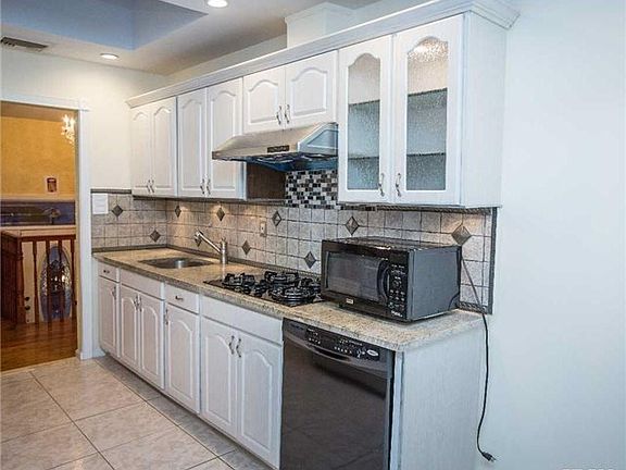 5th image of 80 Ellensue Dr