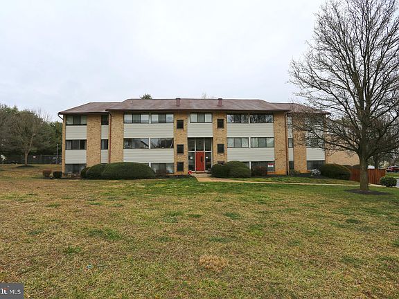 2nd image of 110 Royal Oak Dr APT A