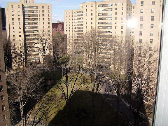 4th image of 2 Fordham Hill Oval APT 11G