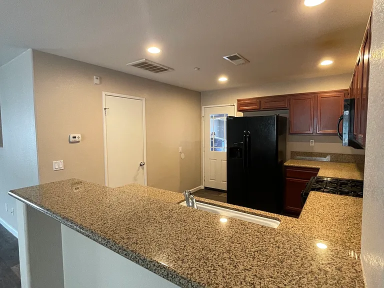 642 W Brewer Rd #23 — Photo 4