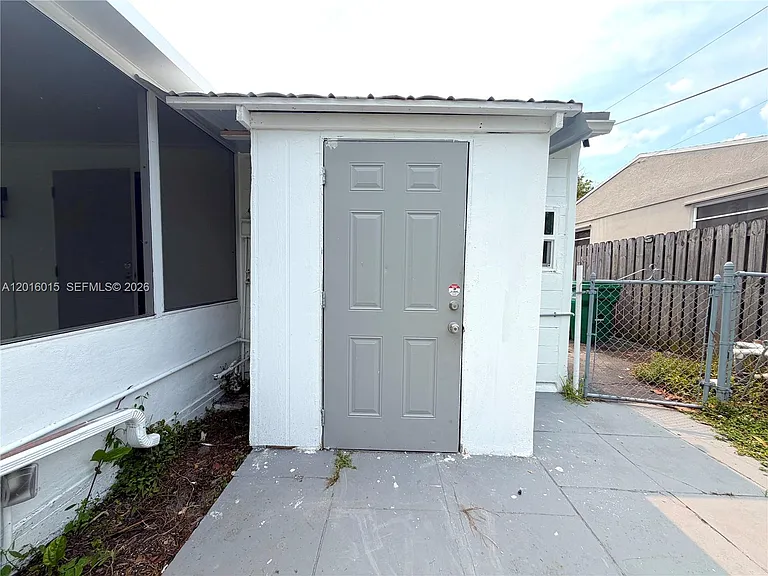 1740 SW 47th Ave — Photo 17