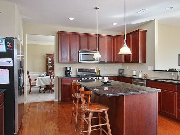 Amazing Kitchen With GRANITE Counters, 42" Cabinets & Convenient Center Island