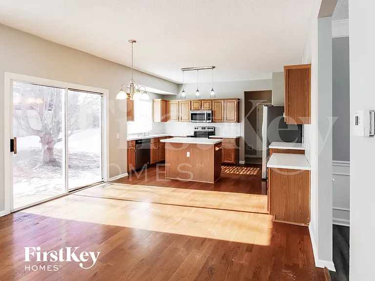 909 NE 93rd Ct — Photo 6