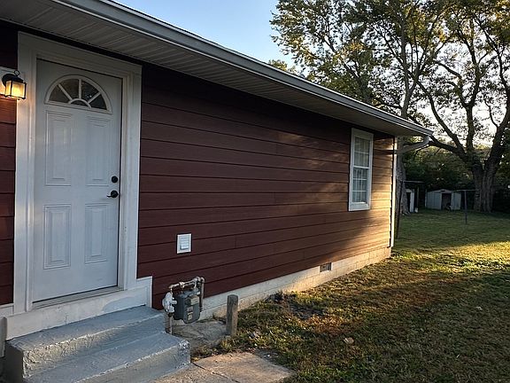 2nd image of 1025 S Roena St