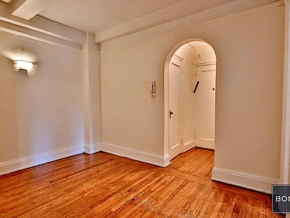 4th image of 11 Waverly Pl APT 5C