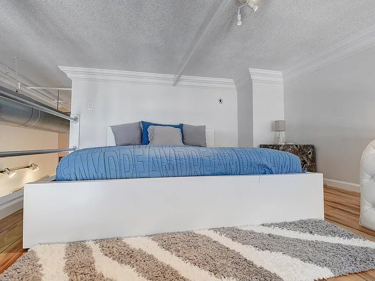 185 NE 4th Ave #210 — Photo 16
