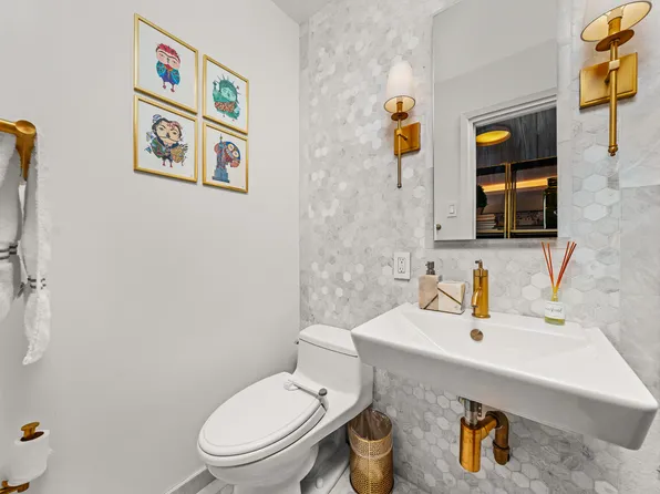 400 East 56th Street image 11 of 15