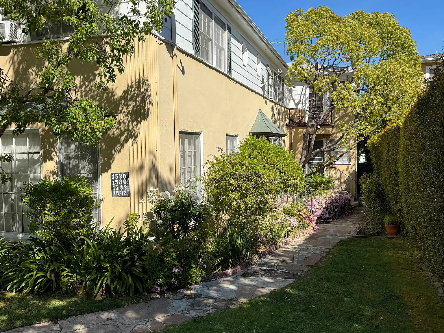 2 bed, 1000 sqft, $2,950 — Photo 2