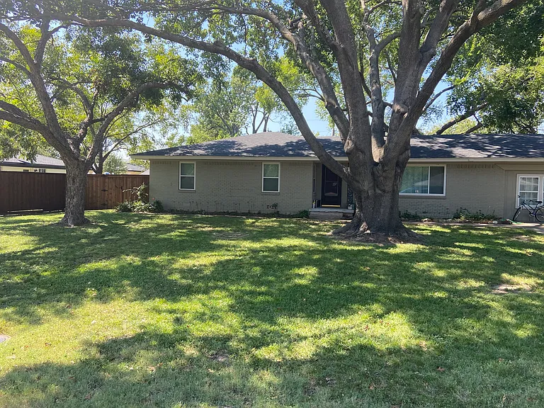 617 Loch Ln — Photo 2