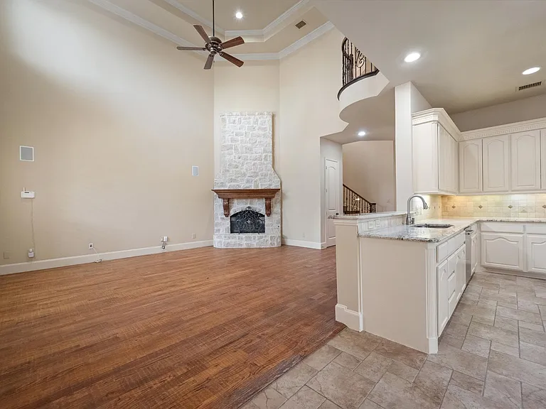 10941 Yorkshire Ln — Photo 8