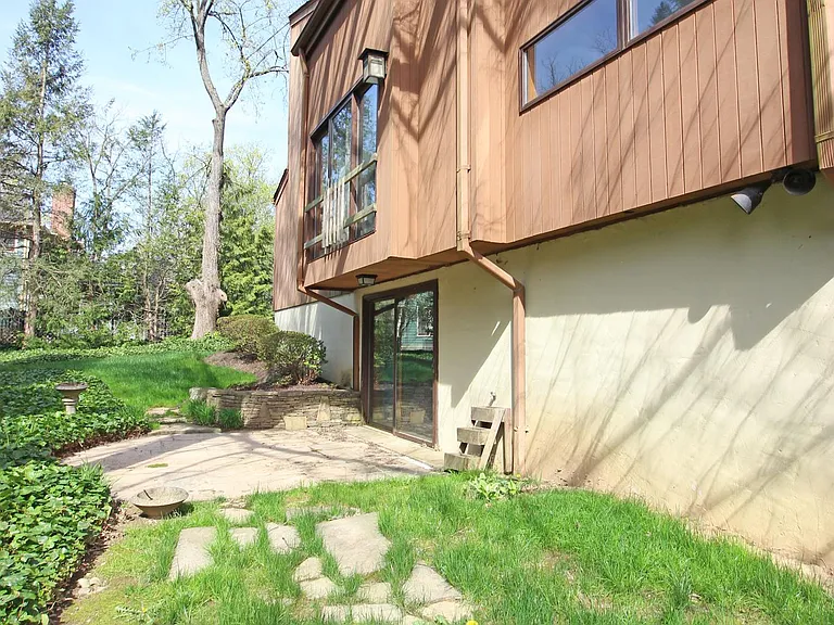 6872 Melrose Dr — Photo 49