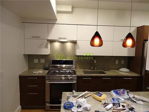 3rd image of 531 W 49th St APT 5W
