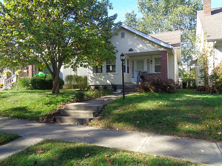 529 Ridgelawn Ave — Photo 2