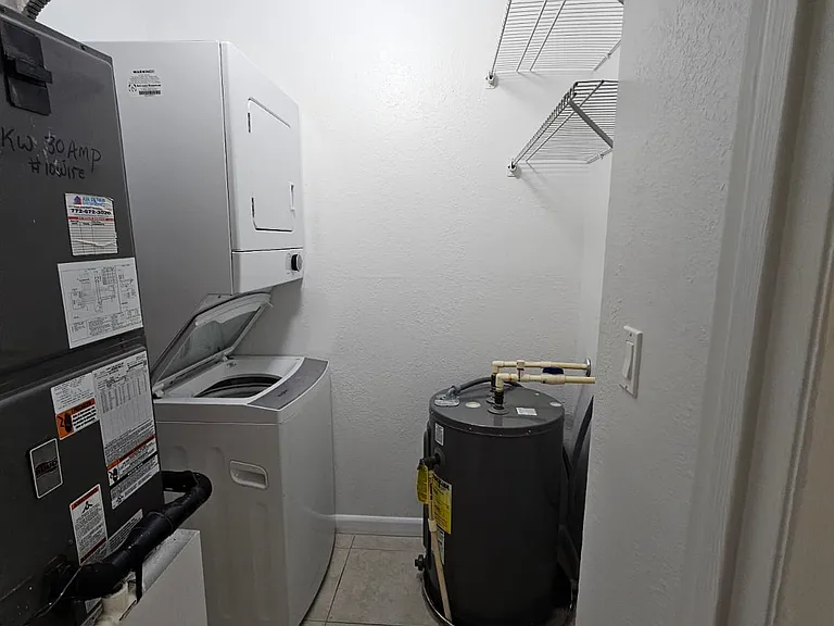 300 Mercury Ave SE #201 — Photo 9