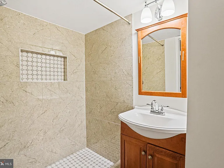 3525 Laurel View Ct — Photo 12