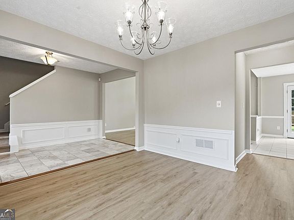 5th image of 3855 Oak Park Dr