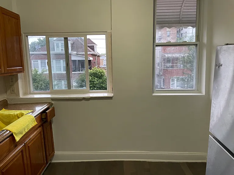2725 Wallace Ave #2F — Photo 7