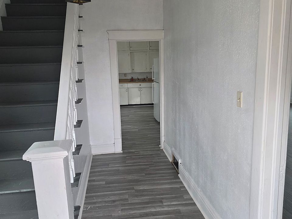 1st image of 109 S 11th St