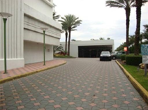 4th image of 2301 Collins Ave APT 639