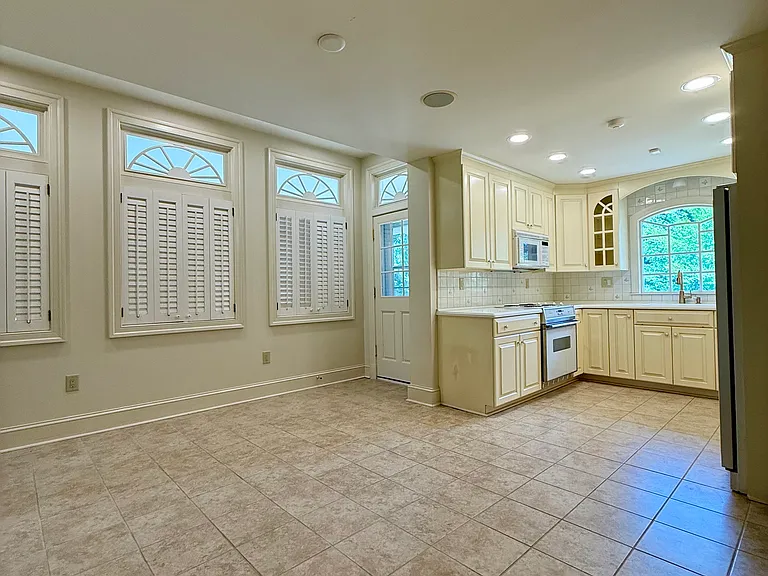 1614 Littlepage St — Photo 7