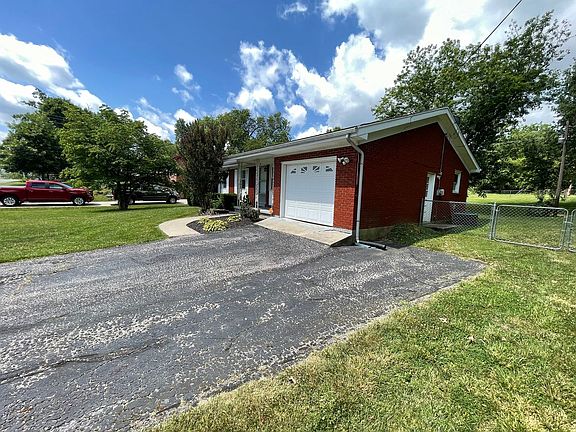 3rd image of 511 Ardmore Ln
