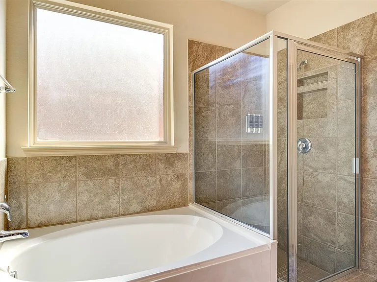8470 Coral Cove Pass Ln — Photo 17