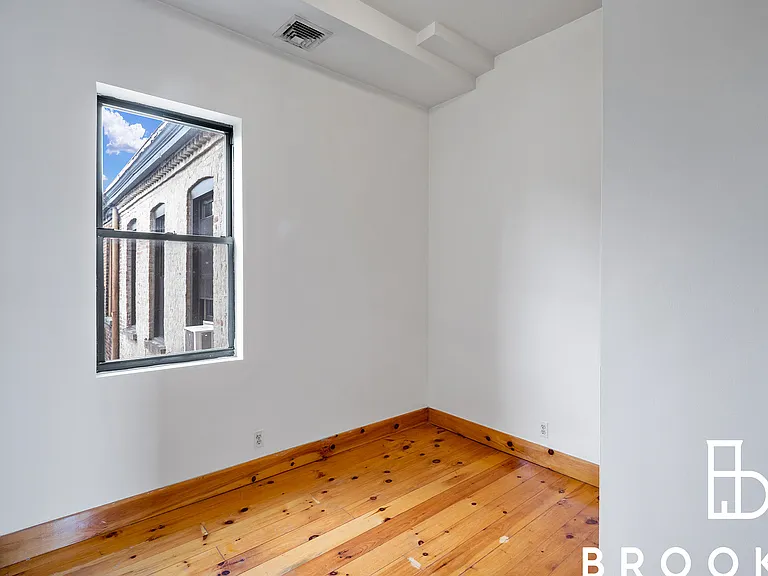 600 Saint Marks Ave #4L — Photo 6