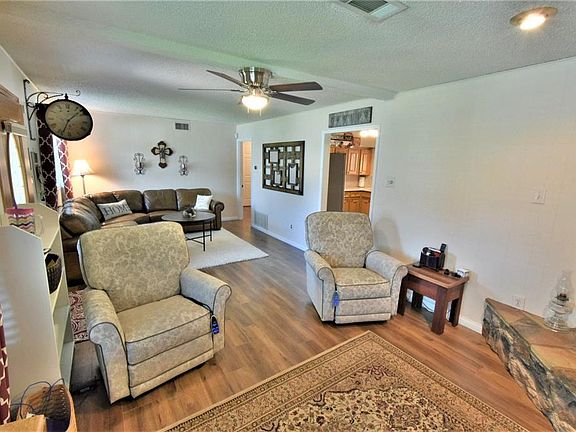 4th image of 726 Dranguet Cir