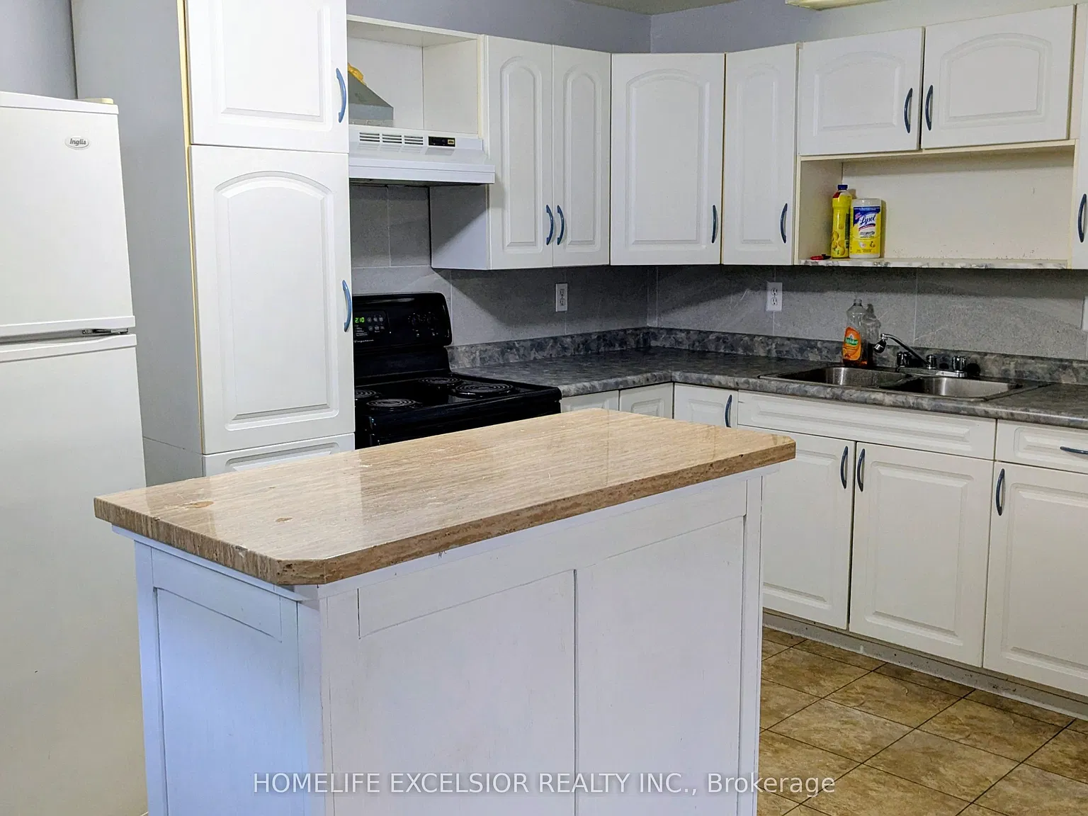 25 Amberview Dr — Photo 2