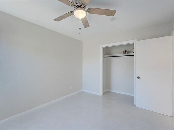 3rd image of 822 W M St