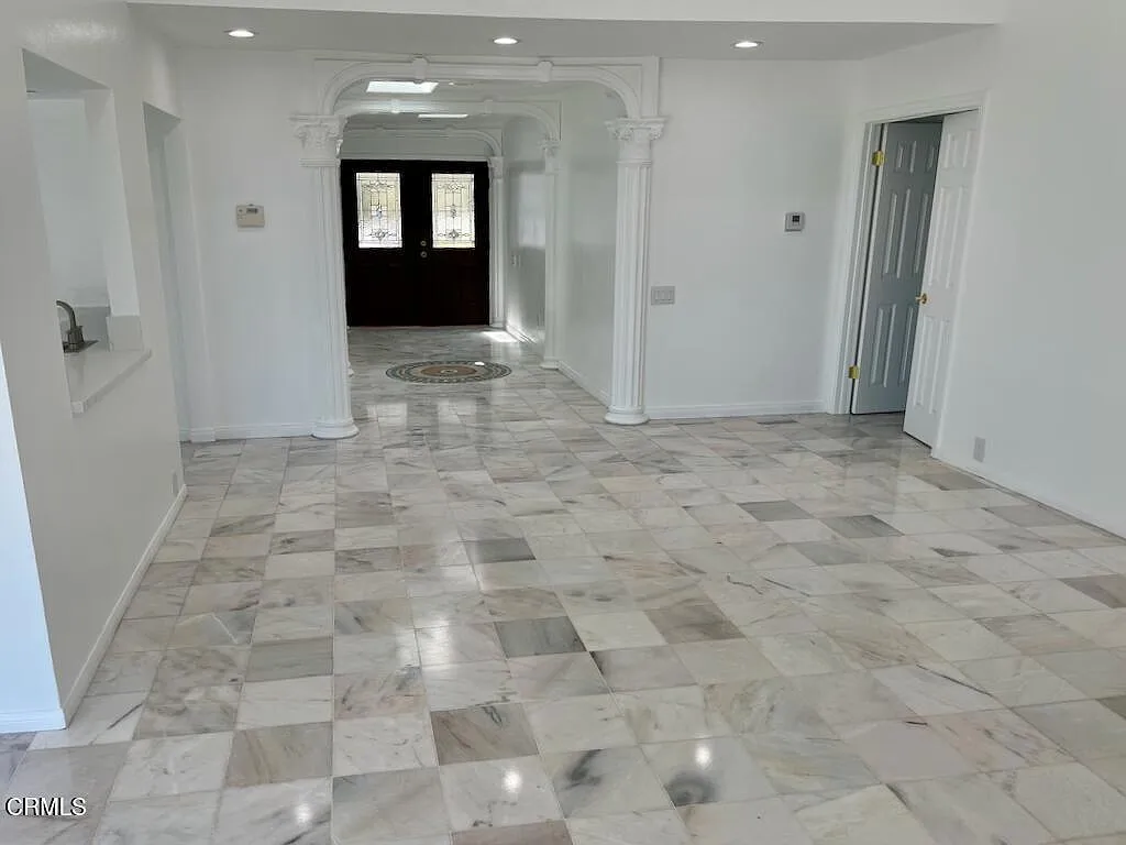 6 bed, 4.0 bath, 2809 sqft, $6,850 — Photo 3