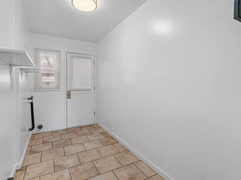 1225 N Lincoln St — Photo 20