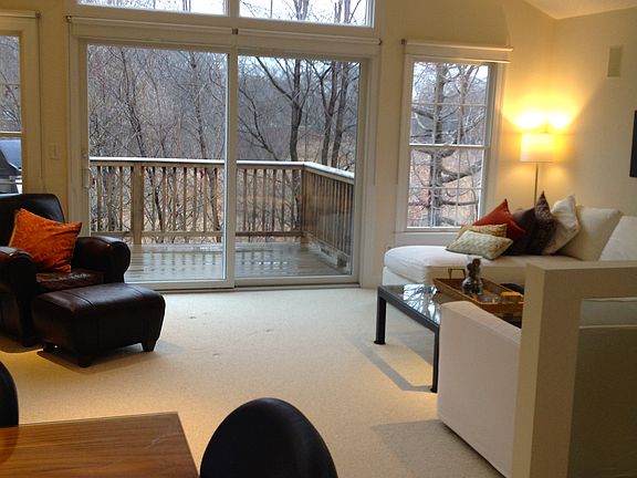 4th image of 865 Bluff Creek Dr