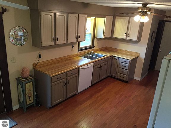 2nd image of 4392 W Circle Dr NE